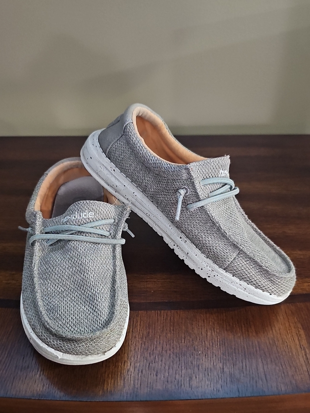 Kids Hey Dudes Wally Slip-On Shoes Size 4 - Picture 1 of 5